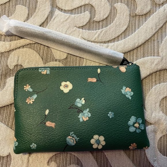 Coach Women's Canvas Mystical Floral Print Corner Zip Wristlet NWT Green Floral - Picture 2 of 10